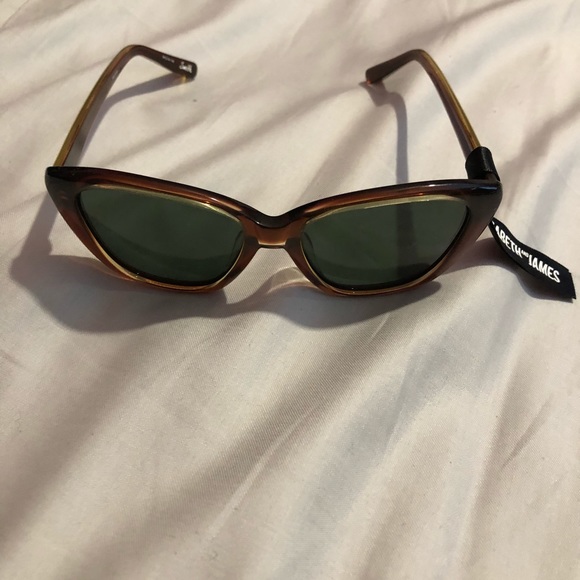 NWT Elizabeth and James Sunglasses - Picture 2 of 3